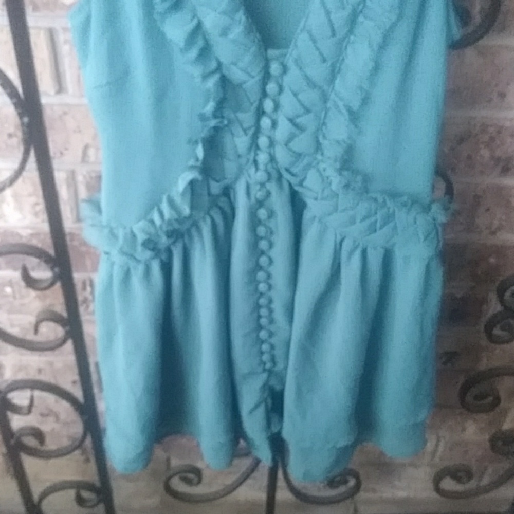 V-neck Ruffled Top - Picture 3 of 6